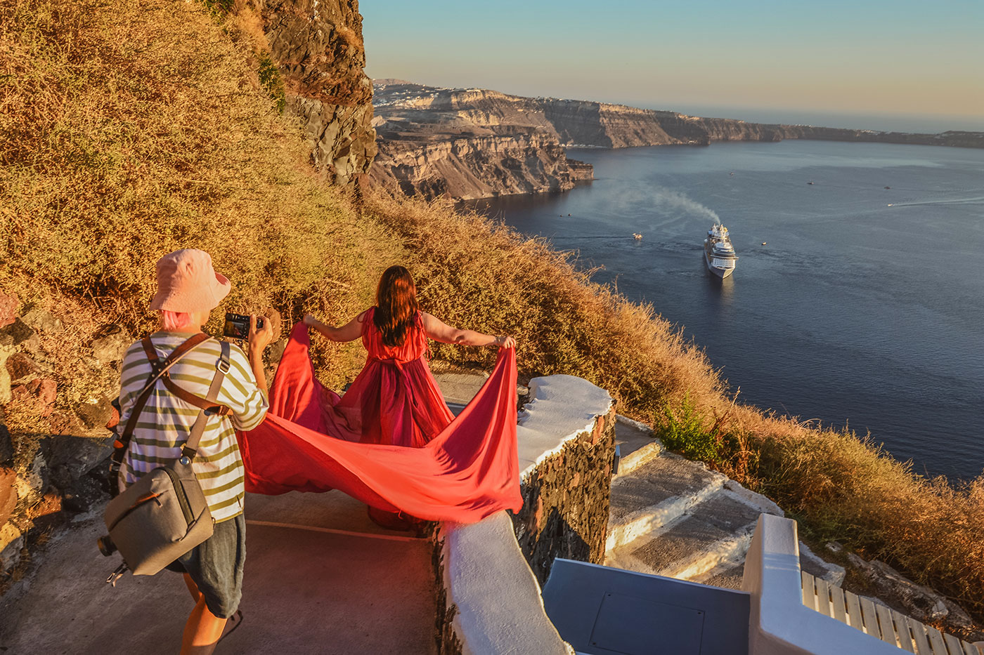 Sesja zdjęciowa na Santorini – flying dress w ruchu